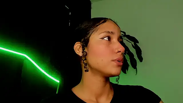 Snapshot of CintiaWalker chatting on April 15, 2026, 1:04 pm CintiaWalker online show from April 15, 2026, 1:04 pm