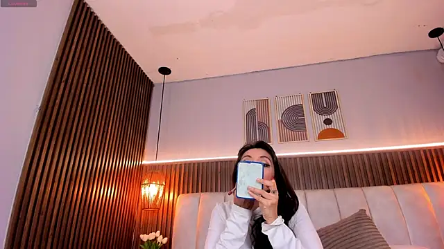 PerlaPreciosa online show from March 31, 2026, 4:03 am