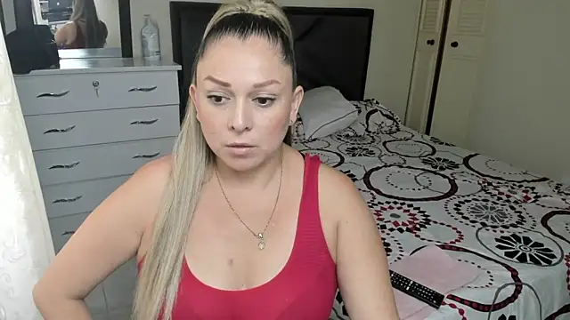 natalia5560 online show from December 4, 2025, 6:40 pm