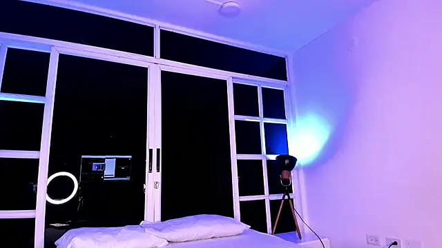 loladupont online show from May 16, 2026, 2:43 am