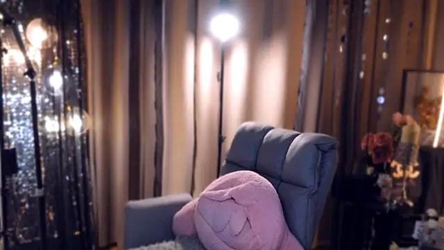 zhdhdbdkx online show from December 1, 2025, 4:08 pm