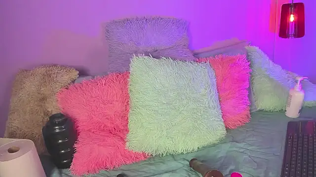 Little lili19 online show from February 20, 2026, 9:39 pm