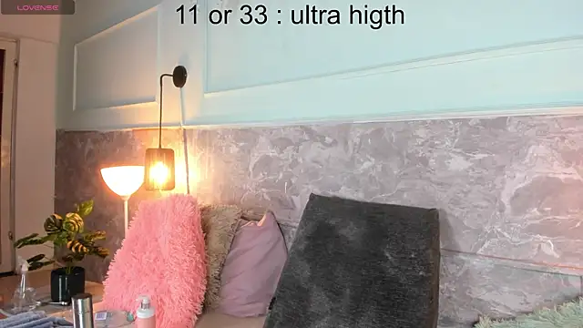 Snapshot of Little_lili19 chatting on April 24, 2026, 8:22 pm Little lili19 online show from April 24, 2026, 8:22 pm