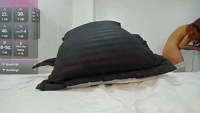 AbrilSonne online show from February 12, 2025, 11:30 pm