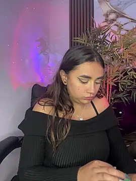 Snapshot of michell_boobs_ chatting on November 25, 2025, 1:55 pm michell boobs online show from November 25, 2025, 1:55 pm