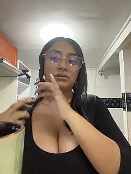 Snapshot of michell_boobs_ chatting on October 21, 2025, 1:21 pm michell boobs online show from October 21, 2025, 1:21 pm