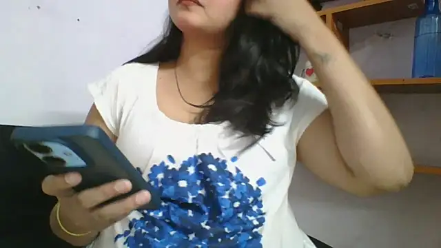 Snapshot of Riya_Stream01 chatting on April 27, 2026, 9:57 pm Riya Stream01 online show from April 27, 2026, 9:57 pm