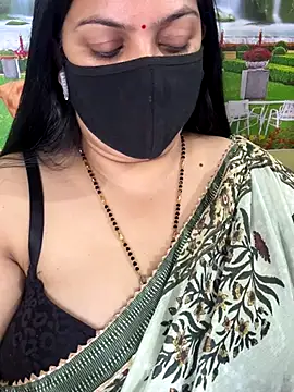 FlatVincy4 online show from November 3, 2025, 4:43 pm