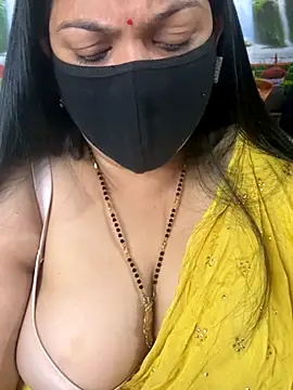 FlatVincy4 online show from October 28, 2025, 5:18 am