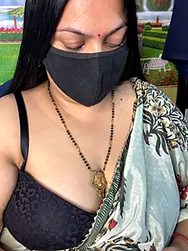 FlatVincy4 online show from November 13, 2025, 4:55 pm