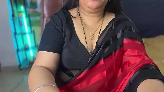 FlatVincy4 online show from January 17, 2026, 6:44 pm