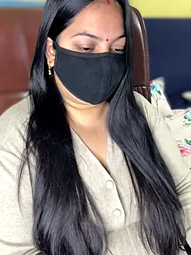 FlatVincy4 online show from December 5, 2025, 4:55 am