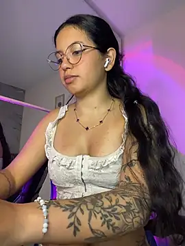 Rosita forever  online show from May 11, 2026, 4:04 pm