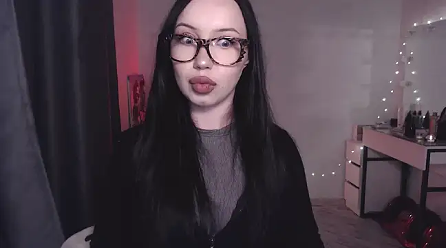 Snapshot of MoranaMissGod chatting on December 27, 2024, 9:43 pm MoranaMissGod online show from December 27, 2024, 9:43 pm