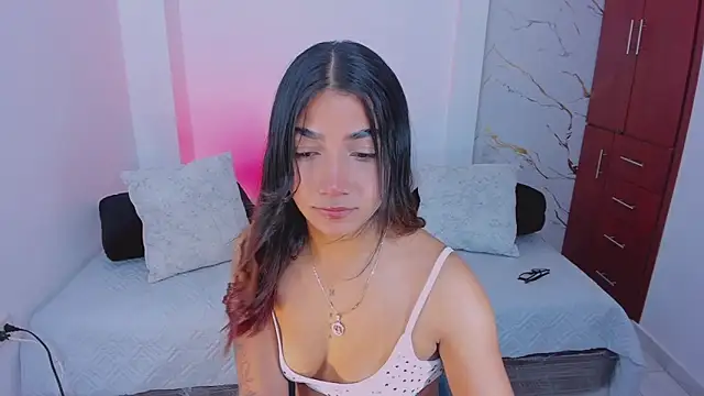 martina roldam online show from April 10, 2026, 2:07 am