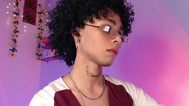 seven7xis online show from March 8, 2025, 4:01 am