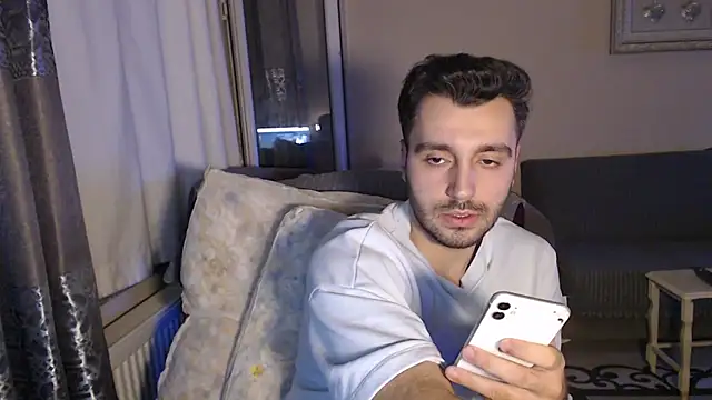 handsomeee04 online show from November 10, 2025, 9:42 pm