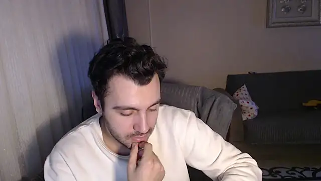 handsomeee04 online show from October 24, 2025, 11:37 pm