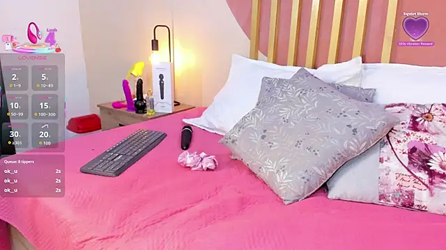 Snapshot of Nicole_Angels_ chatting on October 1, 2025, 8:02 pm Nicole Angels online show from October 1, 2025, 8:02 pm