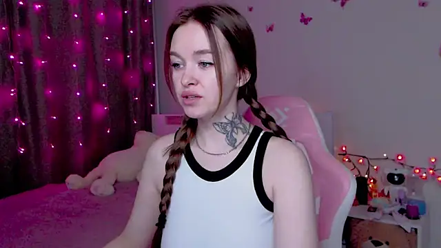 Snapshot of Naughty_Mable chatting on November 4, 2025, 12:25 am Naughty Mable online show from November 4, 2025, 12:25 am