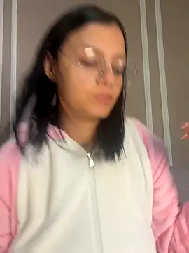 Abril jones10 online show from December 5, 2025, 4:22 am