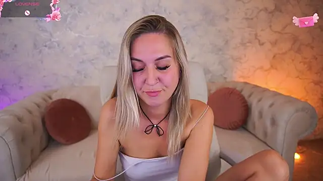 Snapshot of LovelyMollyy chatting on September 24, 2025, 6:58 pm LovelyMollyy online show from September 24, 2025, 6:58 pm