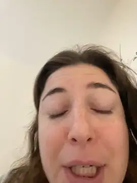 Snapshot of kate_nicepops765432 chatting on January 3, 2025, 11:35 am kate nicepops765432 online show from January 3, 2025, 11:35 am