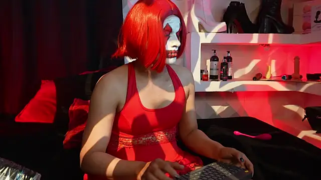 Snapshot of Mara-Bella chatting on October 31, 2025, 10:27 pm Mara-Bella online show from October 31, 2025, 10:27 pm