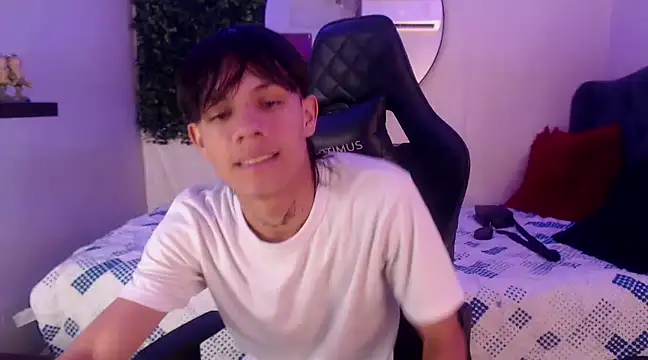 Snapshot of andy_dan18 chatting on March 1, 2025, 1:51 pm andy dan18 online show from March 1, 2025, 1:51 pm