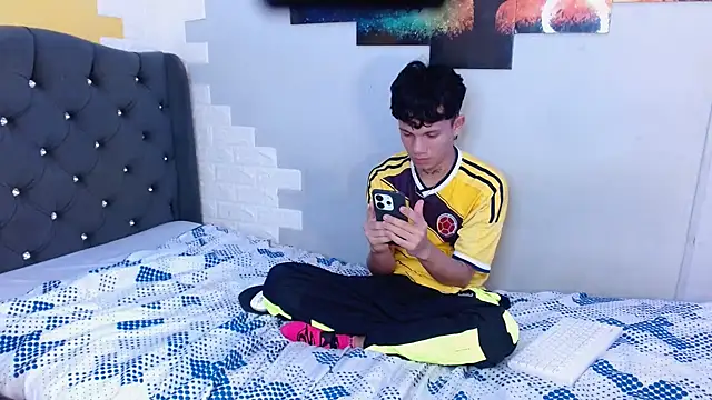 Snapshot of andy_dan18 chatting on September 8, 2025, 5:45 pm andy dan18 online show from September 8, 2025, 5:45 pm