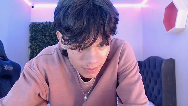 Snapshot of andy_dan18 chatting on March 12, 2025, 4:02 pm andy dan18 online show from March 12, 2025, 4:02 pm