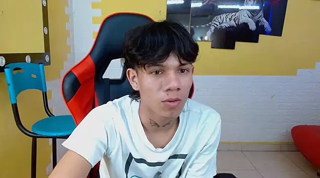 Snapshot of andy_dan18 chatting on March 5, 2025, 6:56 pm andy dan18 online show from March 5, 2025, 6:56 pm