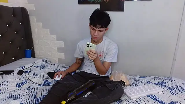 Snapshot of andy_dan18 chatting on September 9, 2025, 5:33 pm andy dan18 online show from September 9, 2025, 5:33 pm