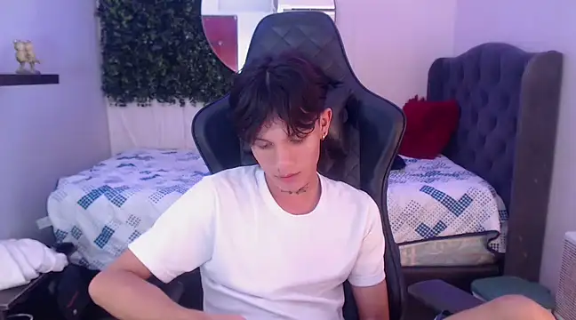 Snapshot of andy_dan18 chatting on March 1, 2025, 7:59 pm andy dan18 online show from March 1, 2025, 7:59 pm