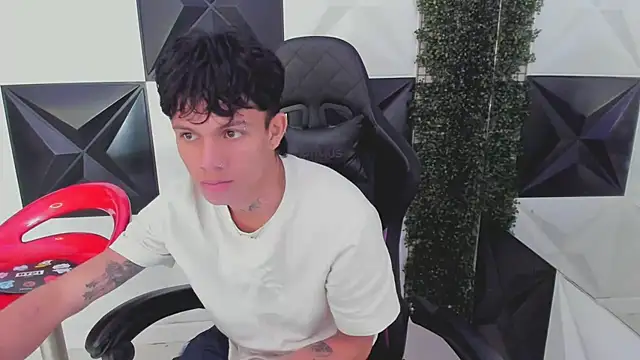 Snapshot of andy_dan18 chatting on September 19, 2025, 6:01 pm andy dan18 online show from September 19, 2025, 6:01 pm