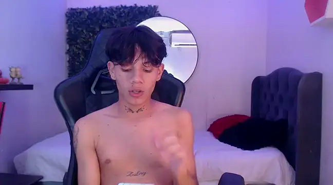 Snapshot of andy_dan18 chatting on February 25, 2025, 8:11 pm andy dan18 online show from February 25, 2025, 8:11 pm