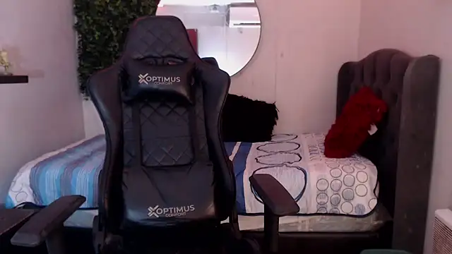 Snapshot of andy_dan18 chatting on March 17, 2025, 4:11 pm andy dan18 online show from March 17, 2025, 4:11 pm