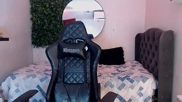 Snapshot of andy_dan18 chatting on March 15, 2025, 4:54 pm andy dan18 online show from March 15, 2025, 4:54 pm