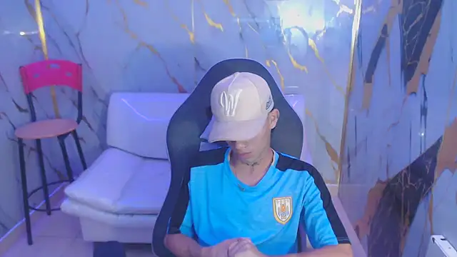 Snapshot of andy_dan18 chatting on October 9, 2025, 2:50 pm andy dan18 online show from October 9, 2025, 2:50 pm