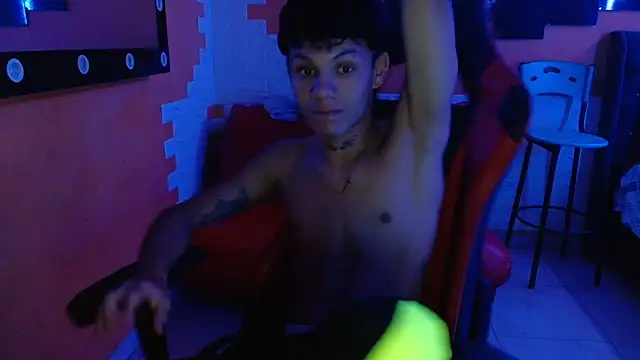 Snapshot of andy_dan18 chatting on September 13, 2025, 1:33 pm andy dan18 online show from September 13, 2025, 1:33 pm