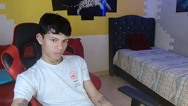 Snapshot of andy_dan18 chatting on September 20, 2025, 2:11 pm andy dan18 online show from September 20, 2025, 2:11 pm