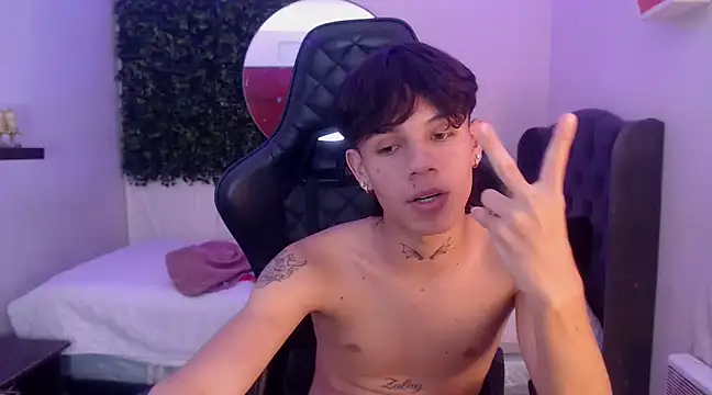 Snapshot of andy_dan18 chatting on February 25, 2025, 3:42 pm andy dan18 online show from February 25, 2025, 3:42 pm