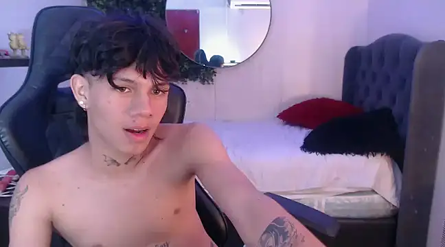 Snapshot of andy_dan18 chatting on February 24, 2025, 4:04 pm andy dan18 online show from February 24, 2025, 4:04 pm