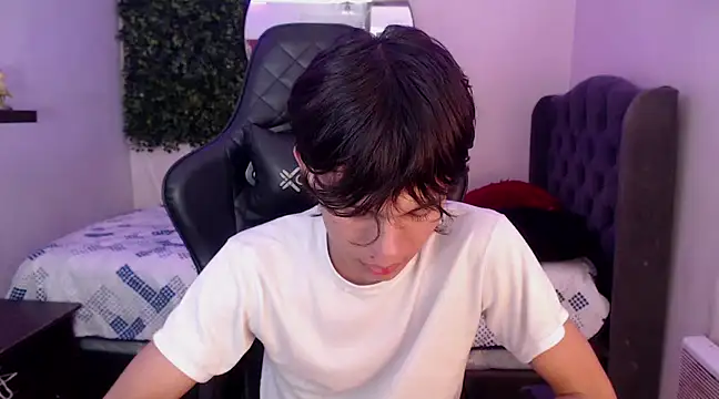 Snapshot of andy_dan18 chatting on March 6, 2025, 1:14 pm andy dan18 online show from March 6, 2025, 1:14 pm