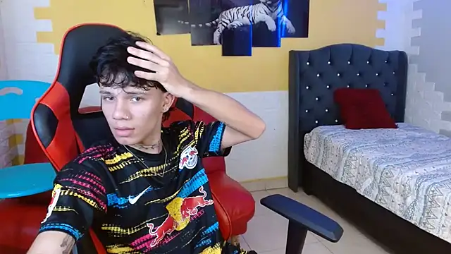 Snapshot of andy_dan18 chatting on September 24, 2025, 2:45 pm andy dan18 online show from September 24, 2025, 2:45 pm