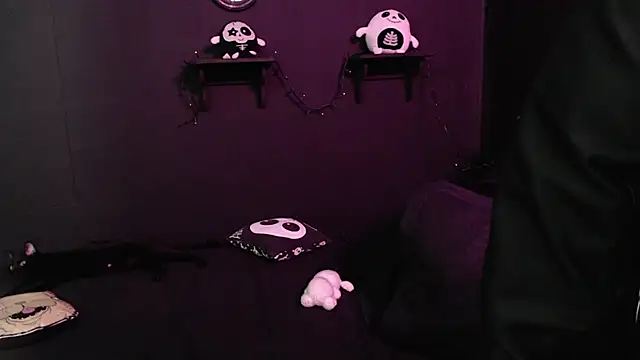 Snapshot of rousstattoo chatting on October 3, 2025, 11:39 pm rousstattoo online show from October 3, 2025, 11:39 pm