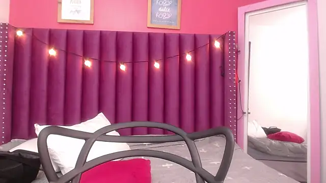 MommyHelpsmee online show from February 26, 2025, 9:44 am