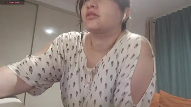 MommyHelpsmee online show from November 4, 2025, 9:57 am