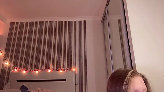 Awwwrora online show from November 12, 2025, 1:26 pm