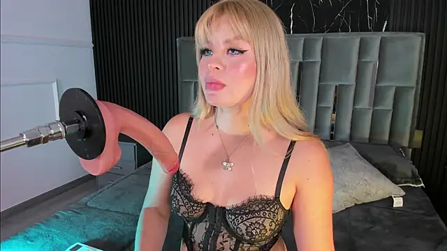 LolaAngellx online show from January 13, 2026, 8:57 pm